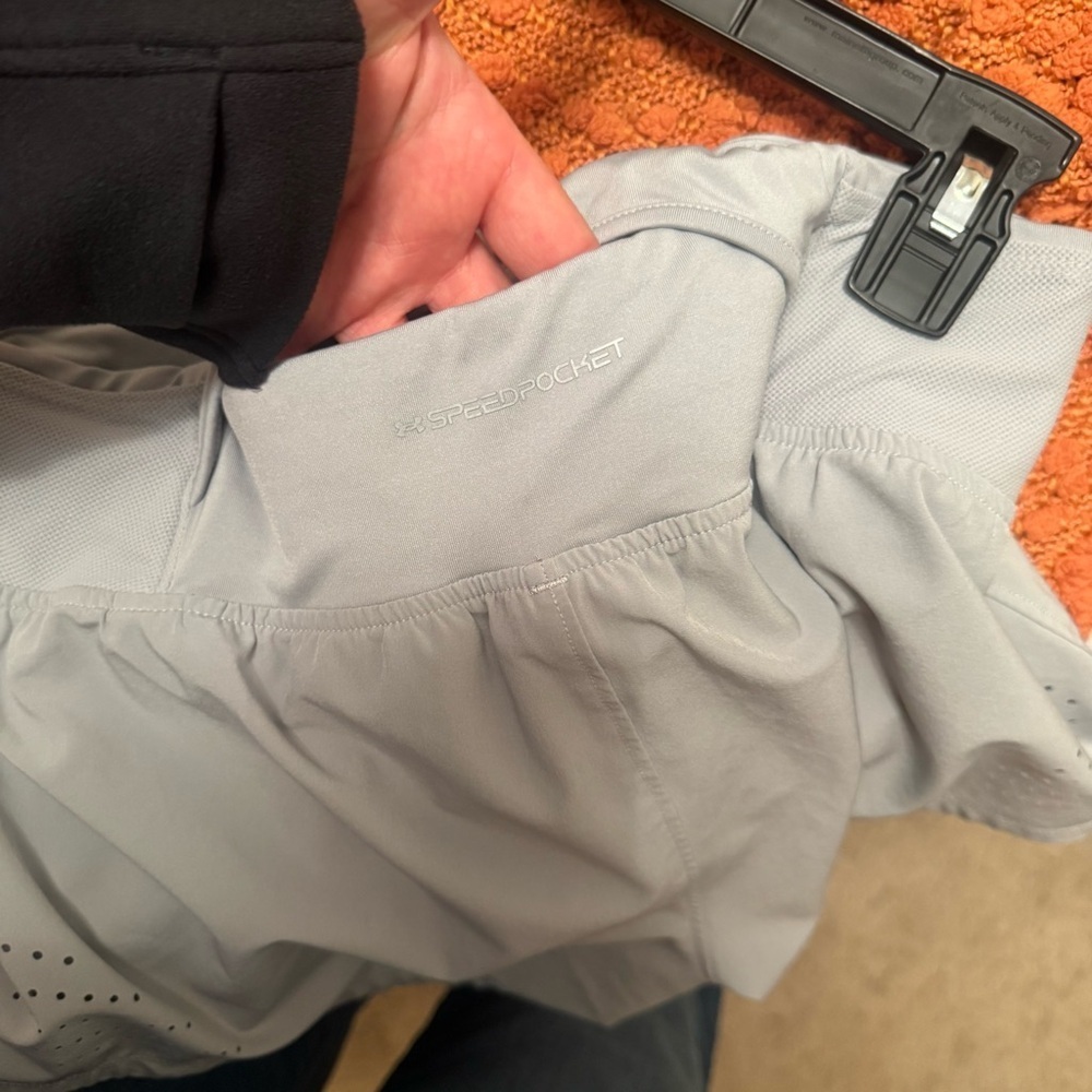 NWOTUnder Armour Women's Light Gray Athletic Shorts - Picture 6 of 7